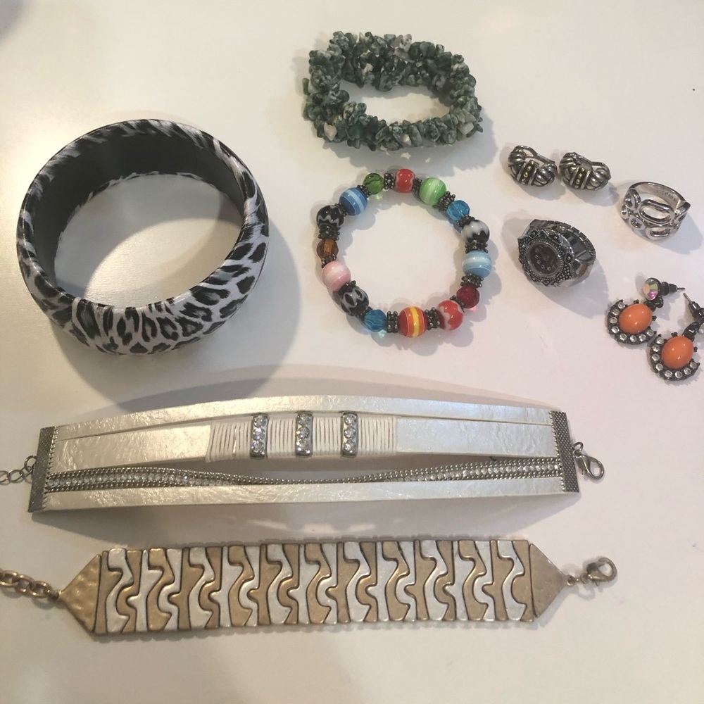 Assorted jewelry bundle EUC